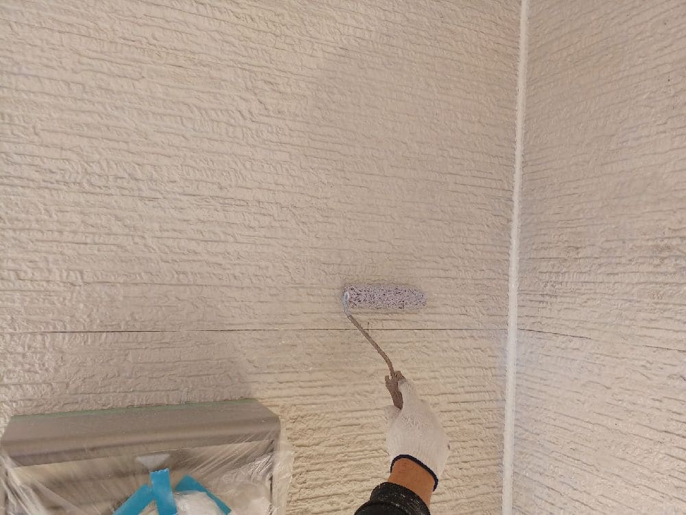 N様(四日市)外壁(下塗り2) (3) 四日市市の外壁塗装、屋根塗装をリペイント匠が施工した写真