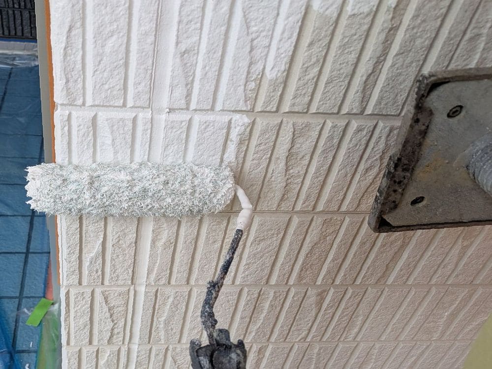 S様(名張市希央台)_外壁(中塗り2) 名張市の外壁塗装をリペイント匠が施工した写真