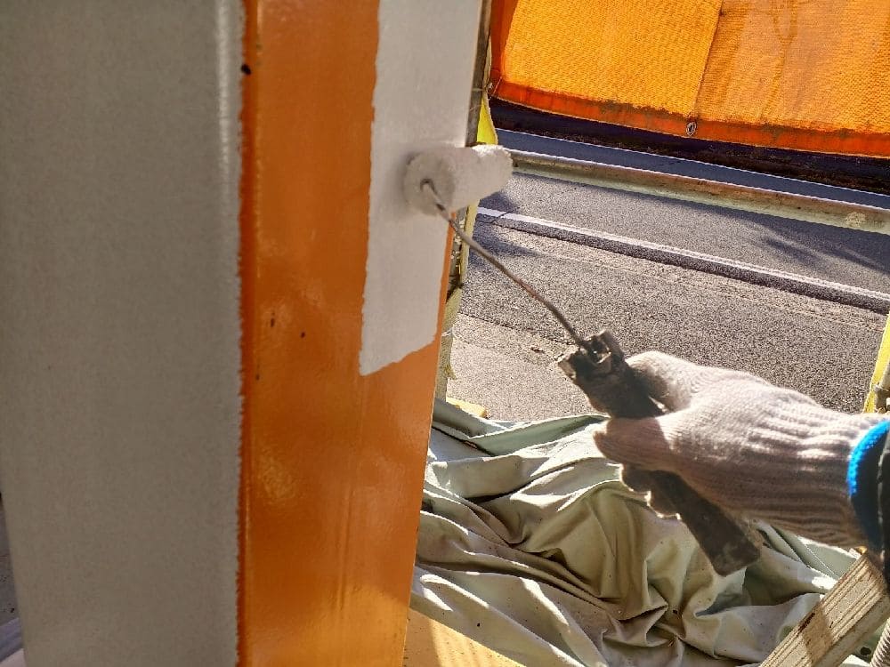 N様(四日市)下塗り (2) 四日市市の外壁塗装、屋根塗装をリペイント匠が施工した写真