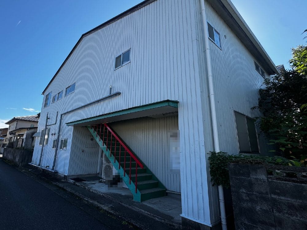 N様(四日市)施工前_外壁全体 (6) 四日市市の外壁塗装、屋根塗装をリペイント匠が施工した写真