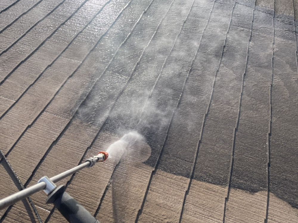 N様(四日市)高圧洗浄(屋根) (4) 四日市市の外壁塗装、屋根塗装をリペイント匠が施工した写真