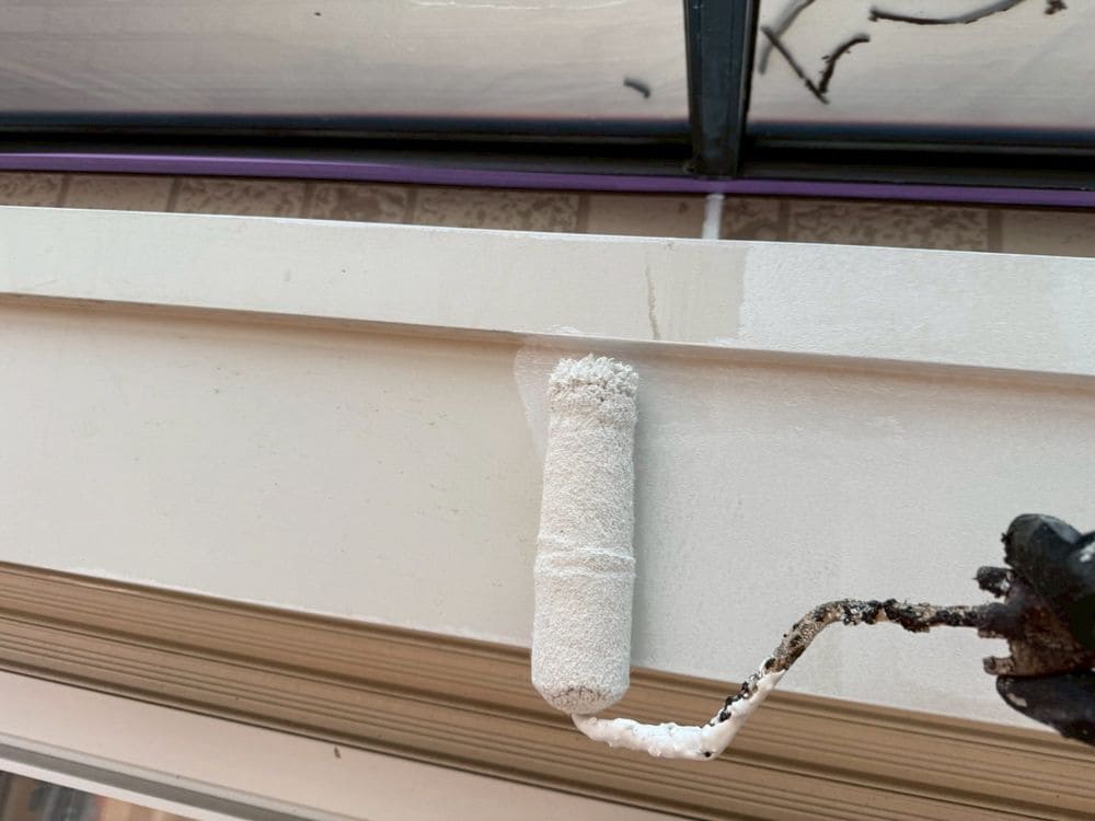 四日市市_S様_シャッターボックス(下塗り) 四日市市の外壁塗装をリペイント匠が施工した写真