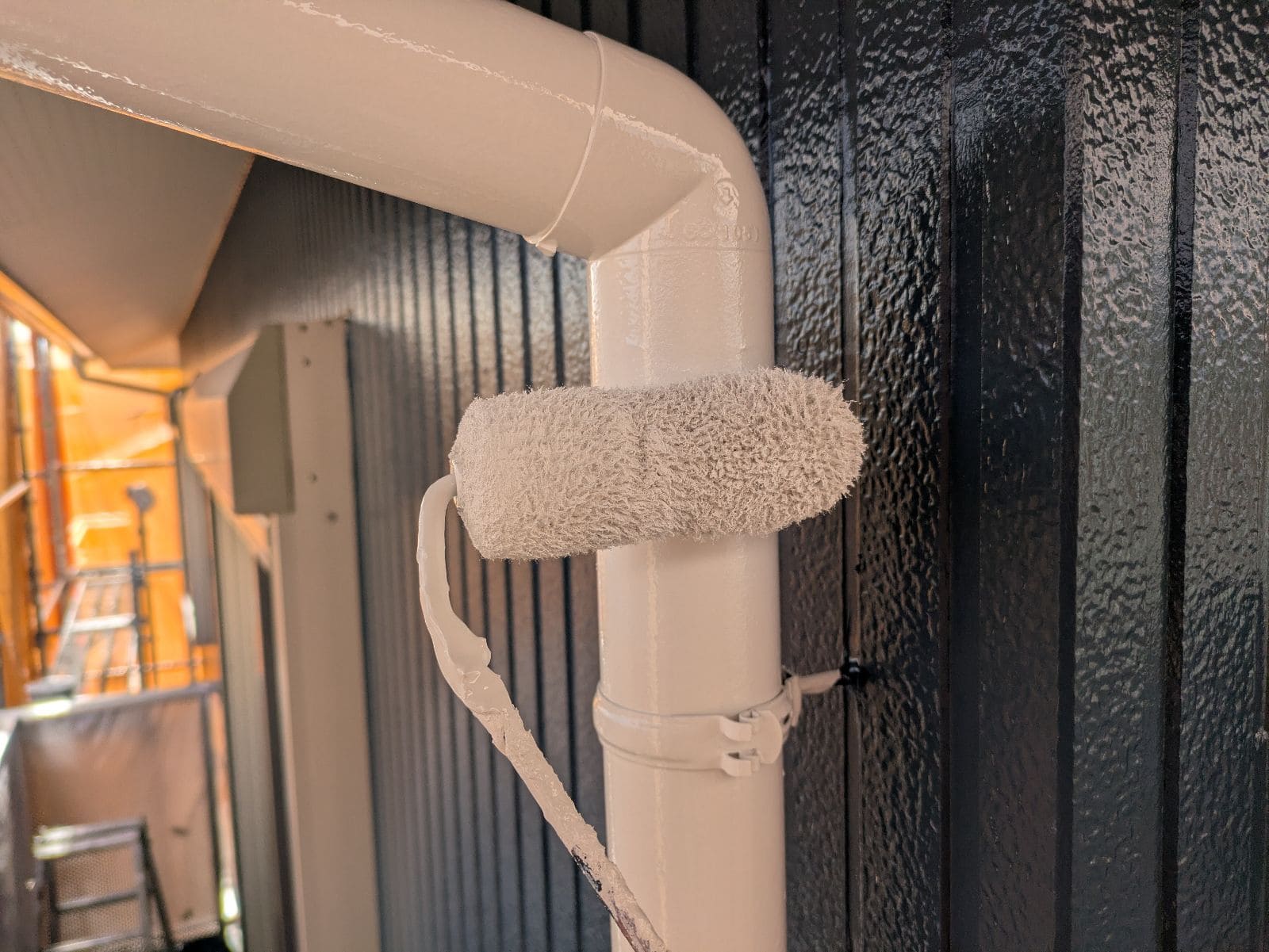 S様(名張市希央台)_樋(上塗り) 名張市の外壁塗装をリペイント匠が施工した写真