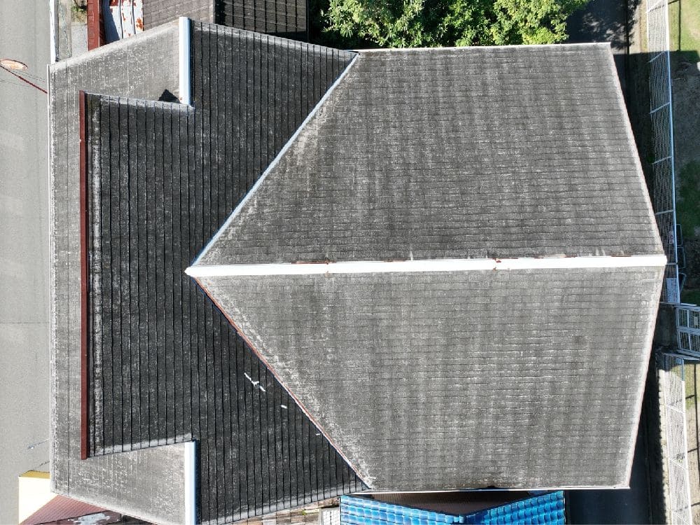 N様(四日市)施工前_屋根全体 (2) 四日市市の外壁塗装、屋根塗装をリペイント匠が施工した写真