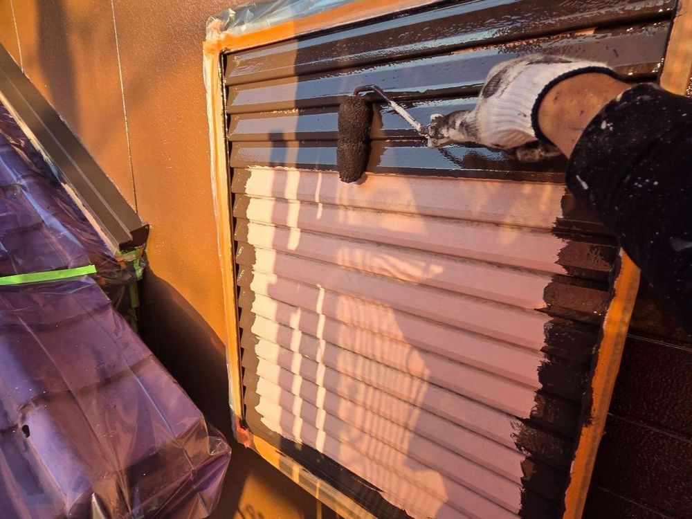 四日市市_N様_雨戸(中塗り) 四日市市の外壁塗装をリペイント匠が施工した写真