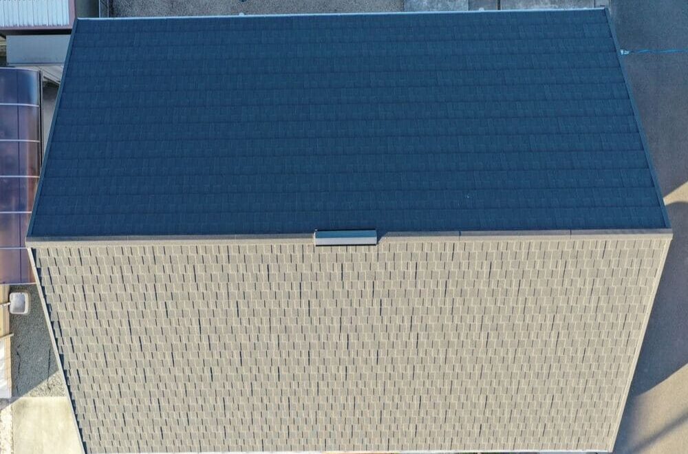 伊勢市の屋根カバー工事をリペイント匠が施工した写真