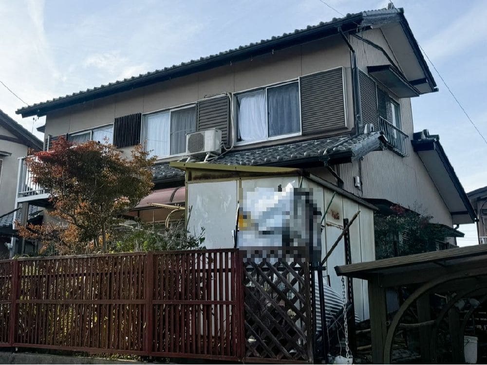 U様(四日市)施工前_外壁全体 (6) 四日市市の外壁塗装をリペイント匠が施工した写真