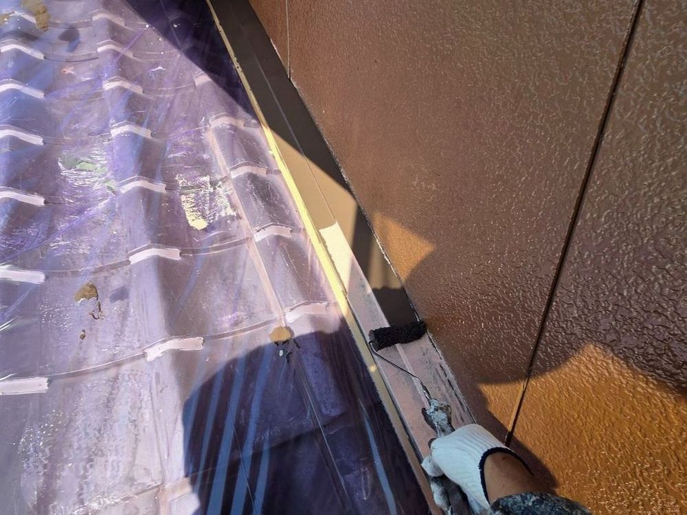 四日市市_N様_水切り(中塗り) 四日市市の外壁塗装をリペイント匠が施工した写真