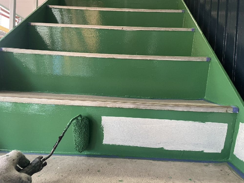 N様(四日市)中塗り (2) 四日市市の外壁塗装、屋根塗装をリペイント匠が施工した写真