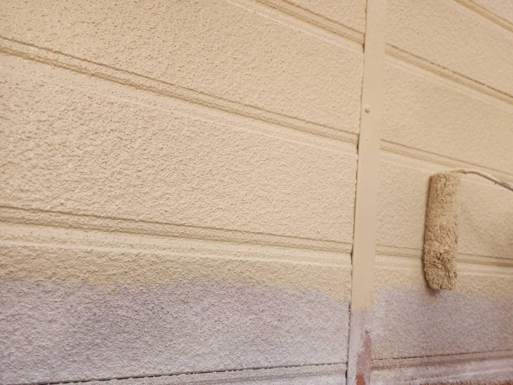 四日市市_O様_外壁②(中塗り) 四日市市の外壁・屋根塗装をリペイント匠が施工した写真