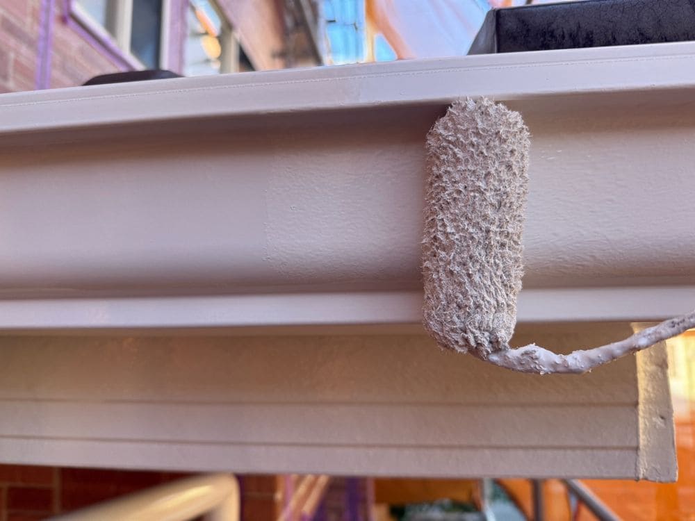 三重郡菰野町_I様_樋②(上塗り) 三重郡菰野町の外壁塗装をリペイント匠が施工した写真