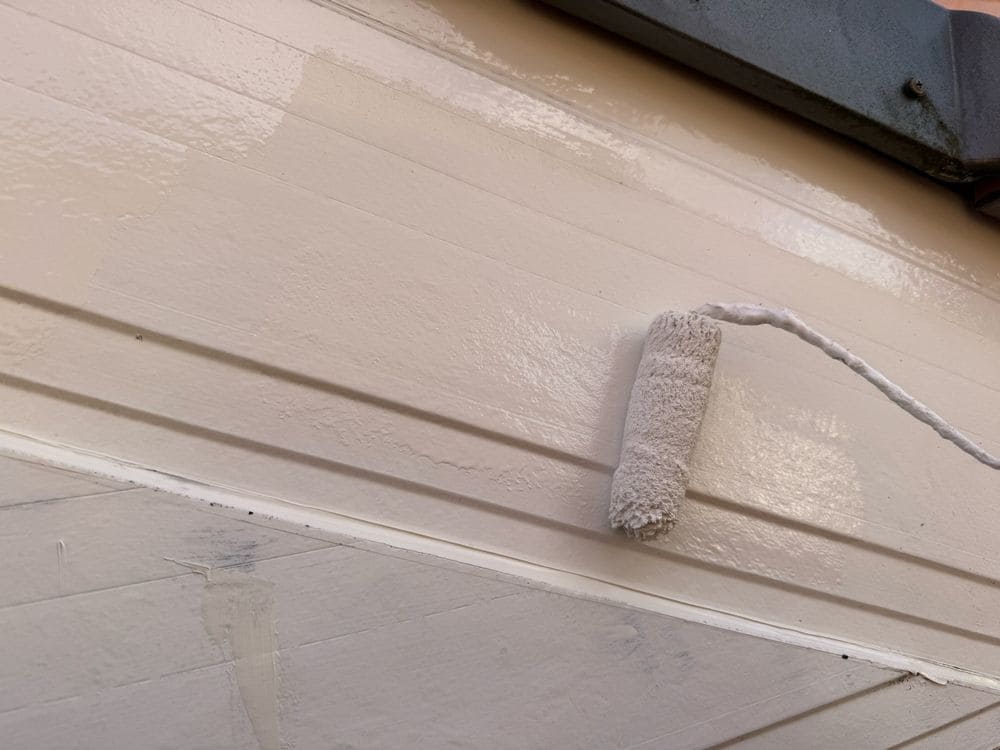 三重郡菰野町_I様_破風(中塗り) 三重郡菰野町の外壁塗装をリペイント匠が施工した写真