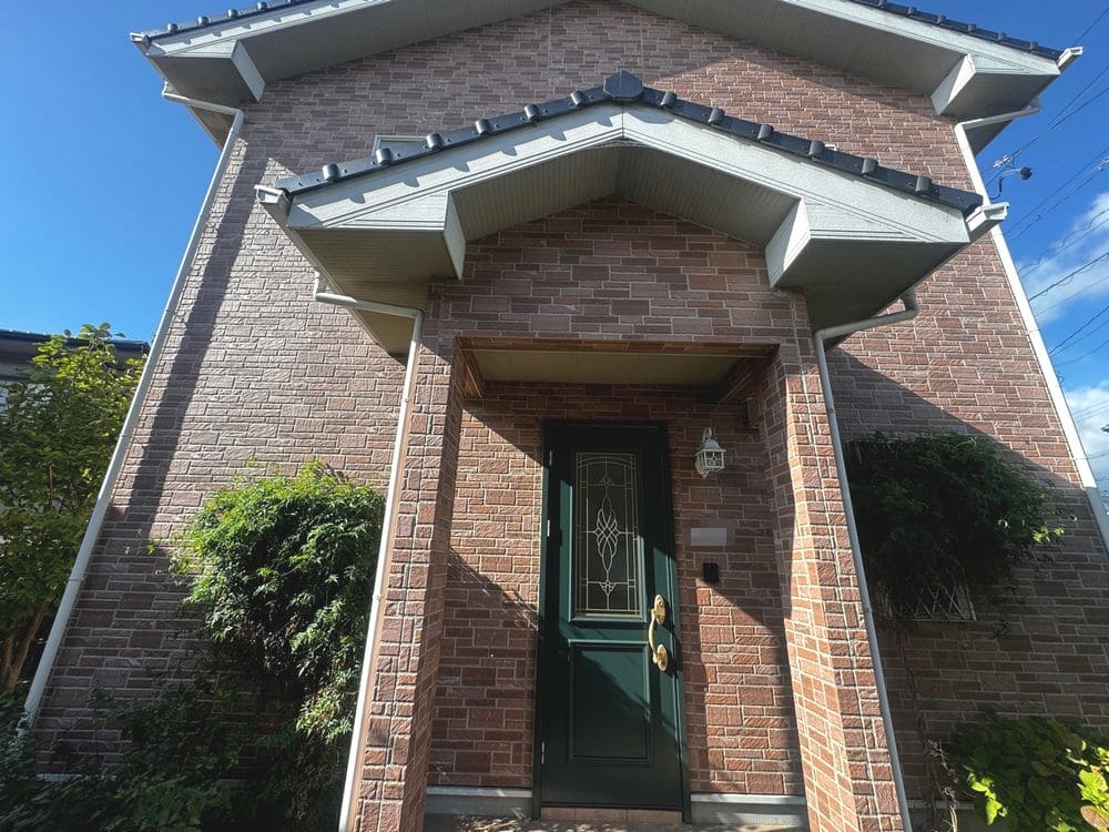 三重郡菰野町_I様_施工前_外壁全体① 三重郡菰野町の外壁塗装をリペイント匠が施工した写真