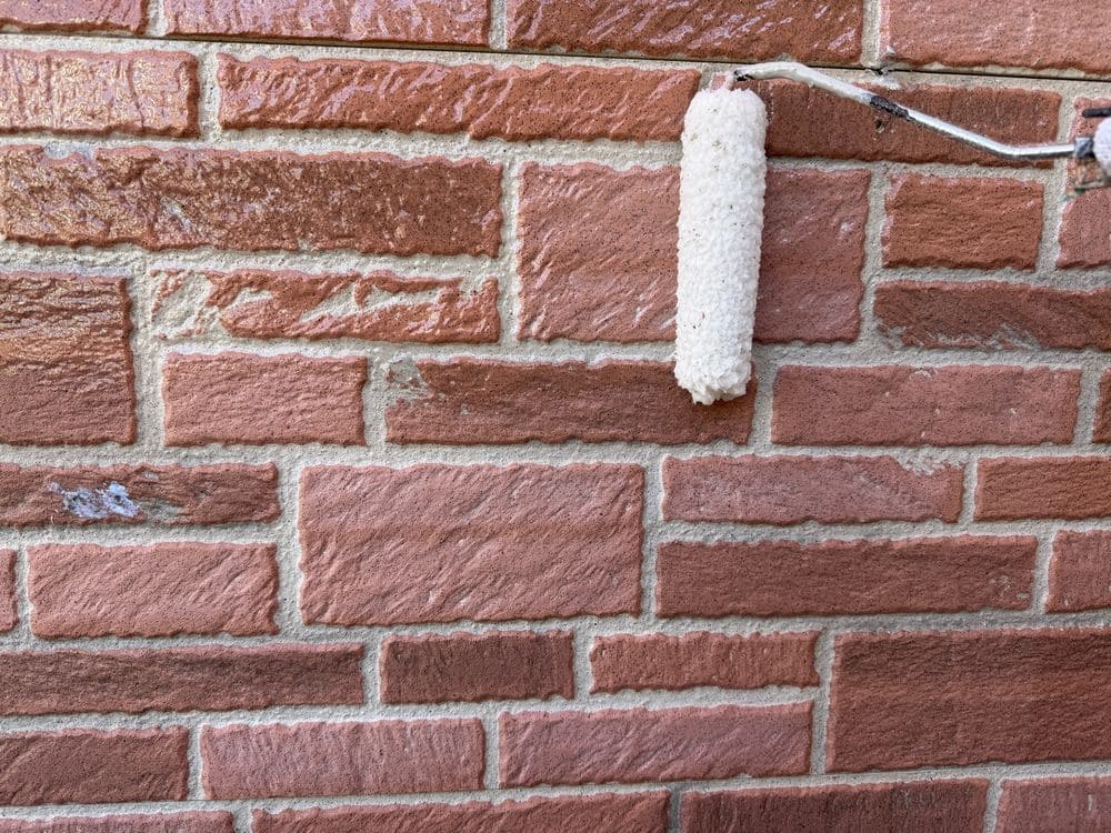 三重郡菰野町_I様_外壁(クリヤー1層目) 三重郡菰野町の外壁塗装をリペイント匠が施工した写真