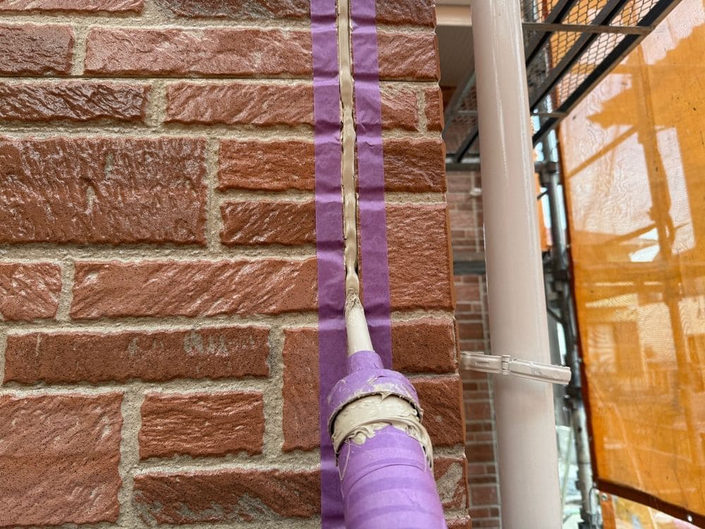 三重郡菰野町_I様_シール①(打設目地) 三重郡菰野町の外壁塗装をリペイント匠が施工した写真