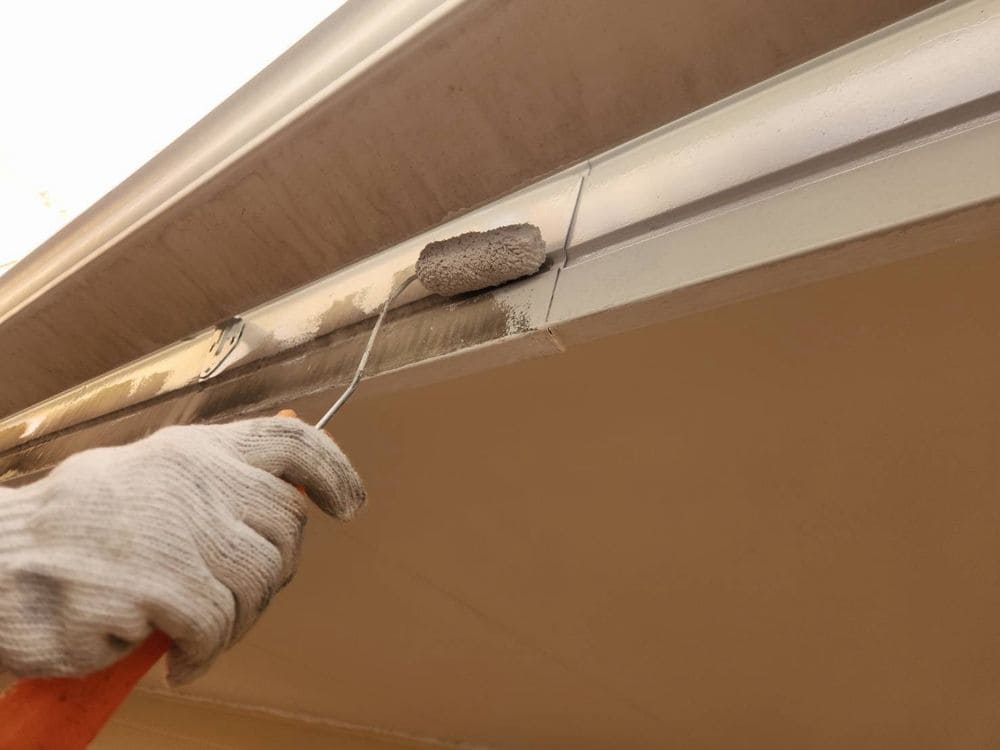 四日市市_O様_鼻隠し(下塗り) 四日市市の外壁・屋根塗装をリペイント匠が施工した写真