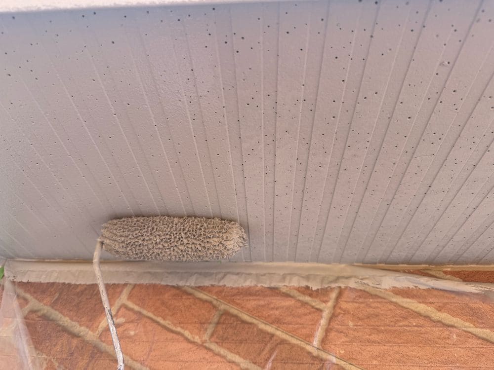 三重郡菰野町_I様_軒天(上塗り) 三重郡菰野町の外壁塗装をリペイント匠が施工した写真