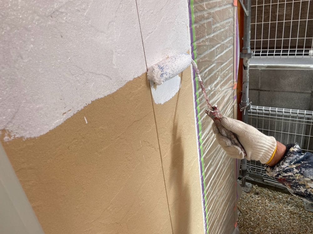 津市久居 T様下塗り 津市の外壁塗装をリペイント匠が施工した写真