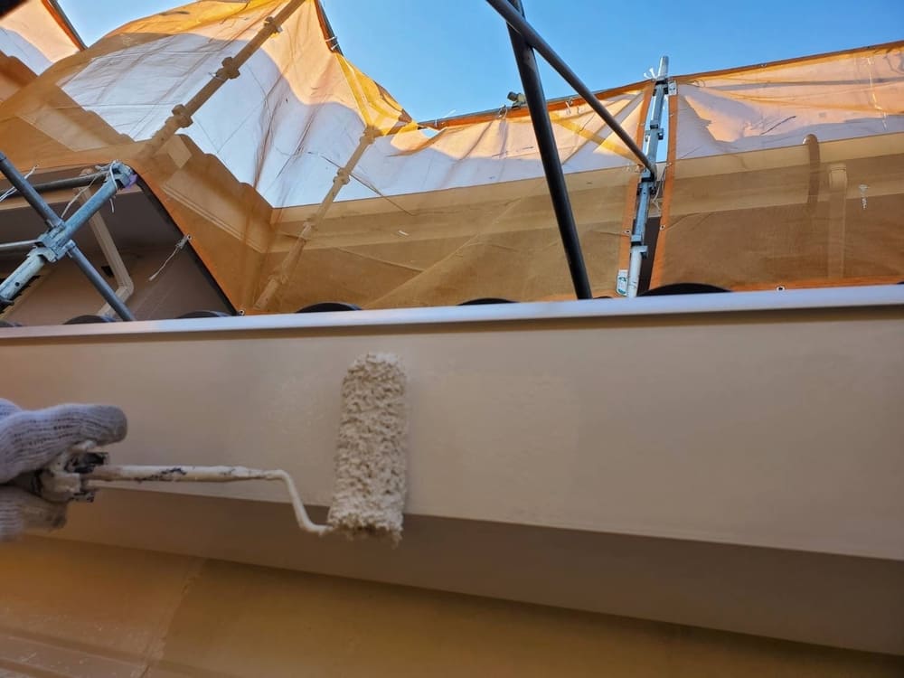 M様(亀山)樋(中塗り) (3) 亀山市の外壁塗装、防水工事をリペイント匠が施工した写真