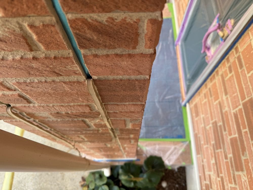 三重郡菰野町_I様_シール①(撤去) 三重郡菰野町の外壁塗装をリペイント匠が施工した写真