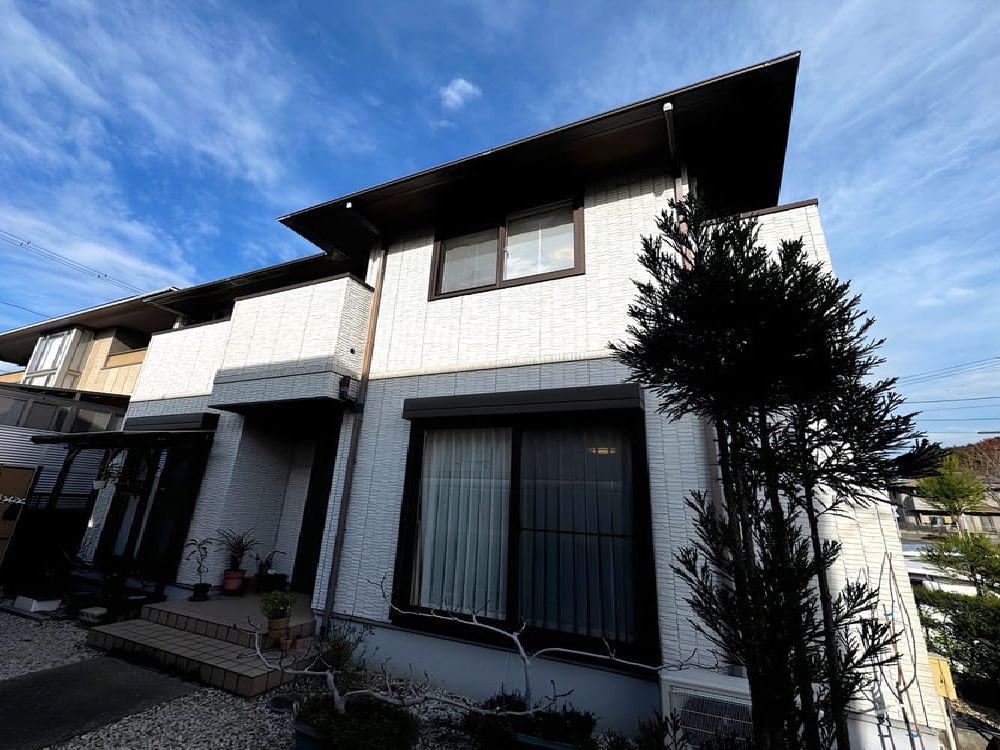 K様(亀山)_施工前_外壁全体 (2) 亀山市で外壁塗装をリペイント匠が施工した写真