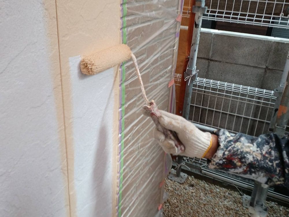 津市久居 T様中塗り 津市の外壁塗装をリペイント匠が施工した写真