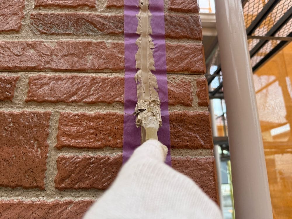 三重郡菰野町_I様_シール①(打ちならし) 三重郡菰野町の外壁塗装をリペイント匠が施工した写真