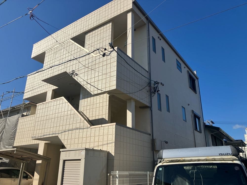 鈴鹿市の外壁塗装、屋根塗装、防水工事をリペイント匠が施工した写真