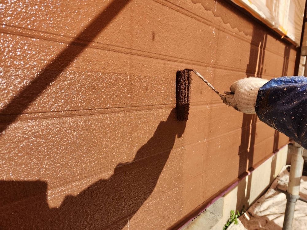 四日市市_O様_外壁①(上塗り1) 四日市市の外壁・屋根塗装をリペイント匠が施工した写真