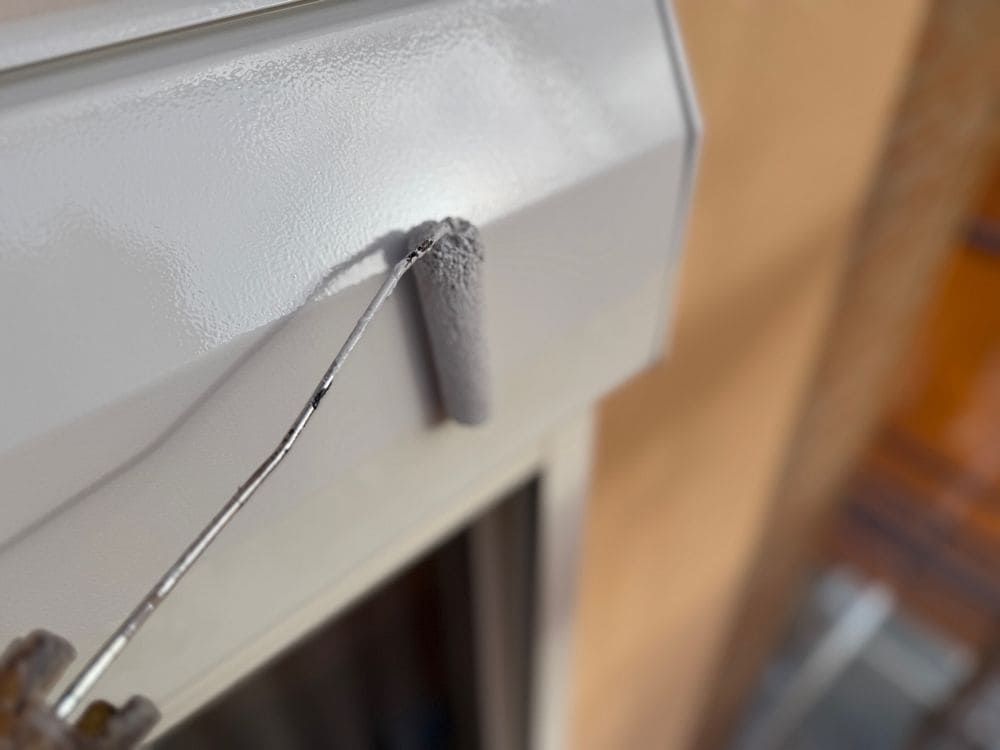 津市久居 T様シャッターボックス上塗り 津市の外壁塗装をリペイント匠が施工した写真