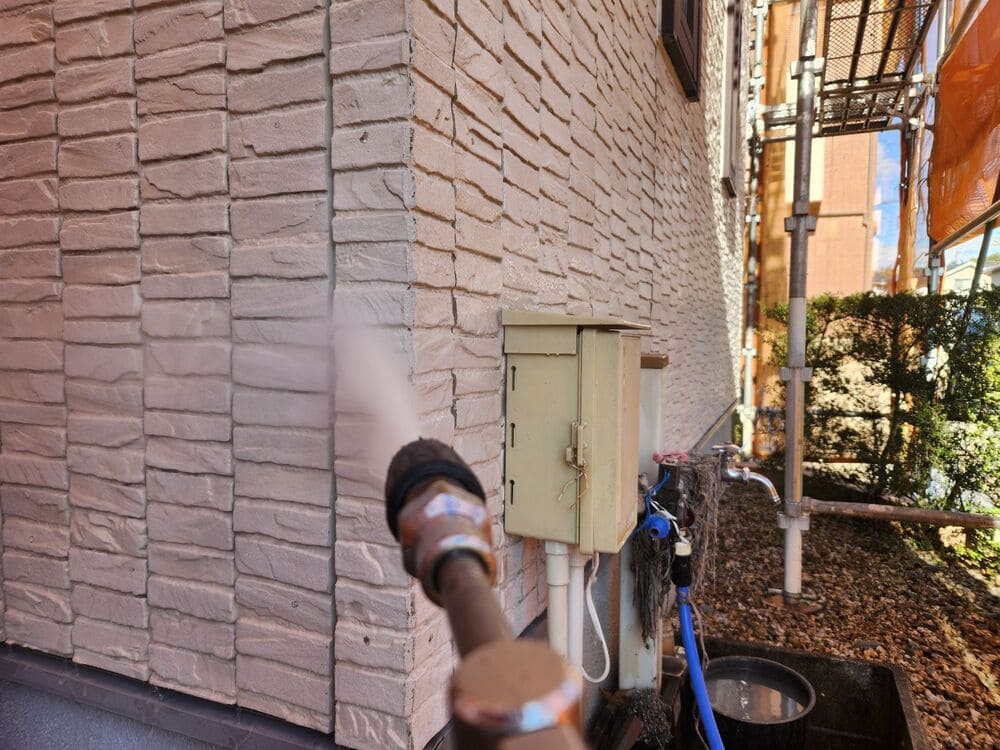 K様(亀山)高圧洗浄(外壁) 亀山市で外壁塗装をリペイント匠が施工した写真