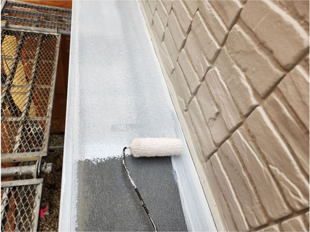 K様(亀山)シャッターボックス(下塗り) 亀山市で外壁塗装をリペイント匠が施工した写真