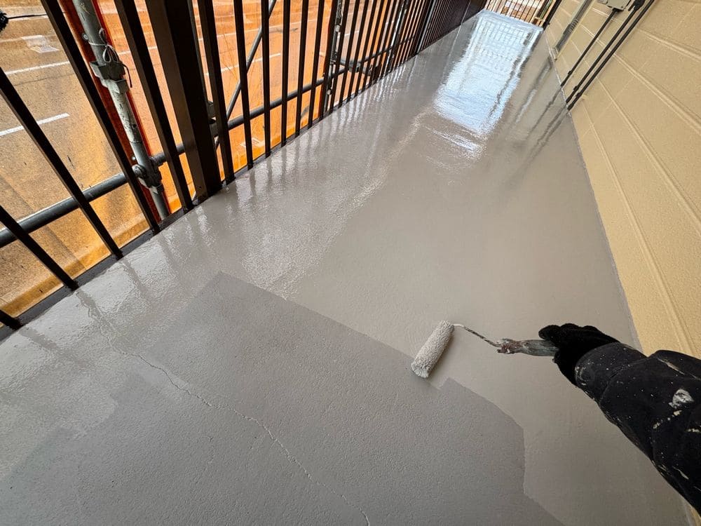 四日市市_O様_2階廊下床(上塗り) 四日市市の外壁・屋根塗装をリペイント匠が施工した写真