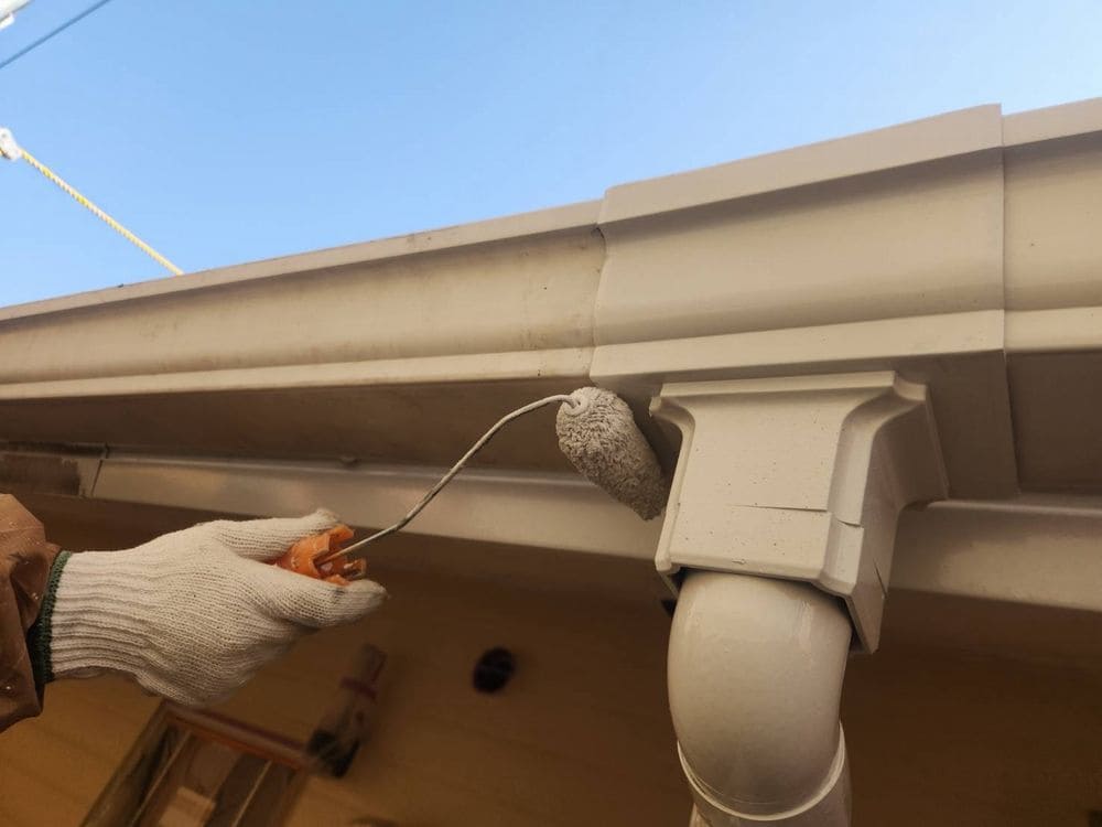 四日市市_O様_樋(中塗り) 四日市市の外壁・屋根塗装をリペイント匠が施工した写真