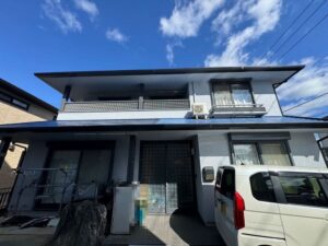 鈴鹿市_Y様_施工後_外壁全体 (2) 鈴鹿市の外壁塗装、屋根塗装をリペイント匠が施工した写真