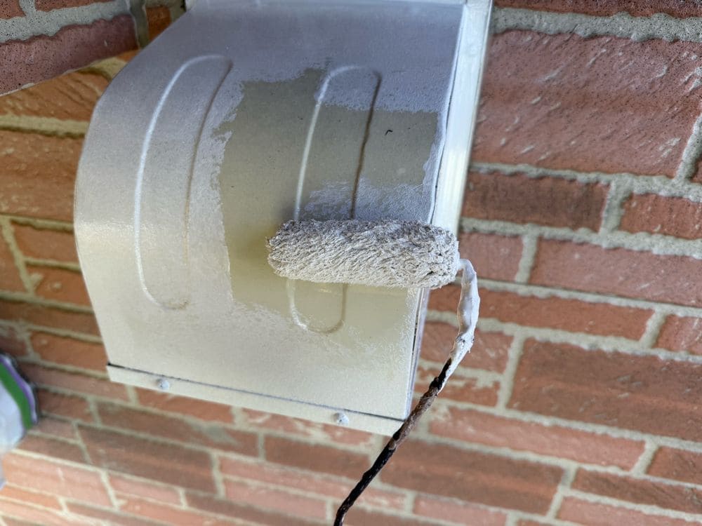 三重郡菰野町_I様_換気フード(下塗り) 三重郡菰野町の外壁塗装をリペイント匠が施工した写真