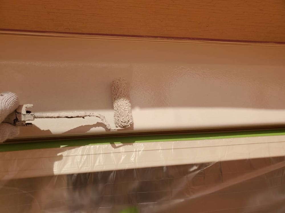 M様(亀山)シャッターボックス(中塗り) 亀山市の外壁塗装、防水工事をリペイント匠が施工した写真