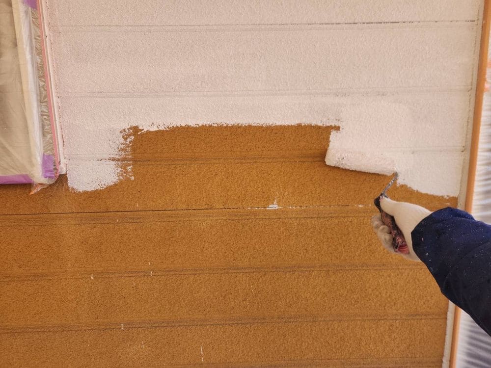 四日市市_O様_外壁②(下塗り) 四日市市の外壁・屋根塗装をリペイント匠が施工した写真