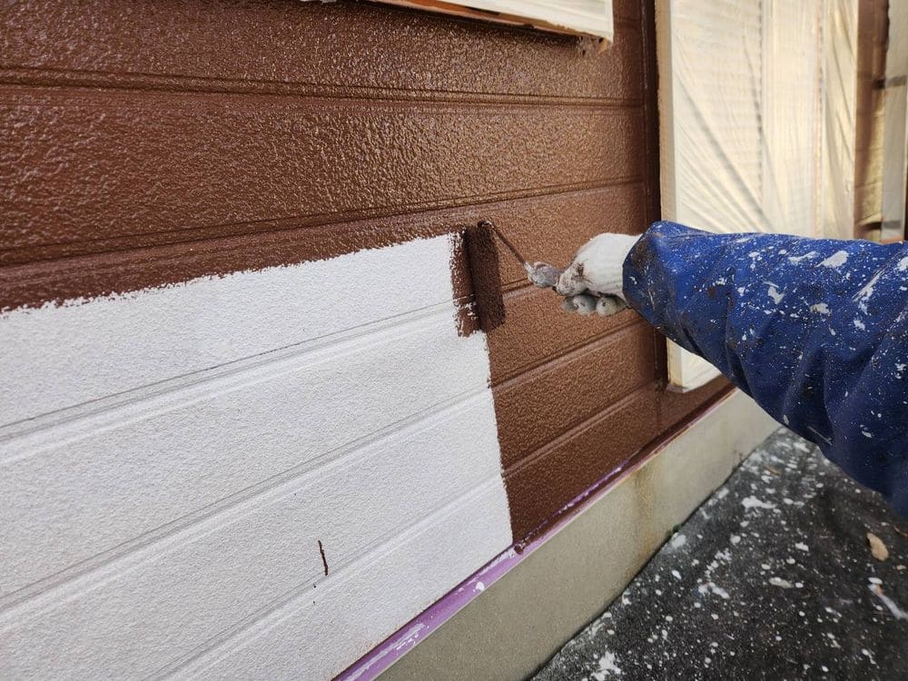 四日市市_O様_外壁①(中塗り) 四日市市の外壁・屋根塗装をリペイント匠が施工した写真