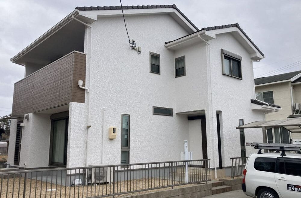 鈴鹿市｜ホワイトで新築の輝き復活｜長期保証が決め手、家族全員が大満足