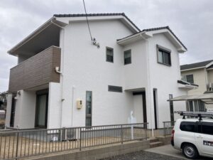 Y様(鈴鹿市郡山町)_施工後 (1) 鈴鹿市|ホワイトで新築の輝き復活|長期保証が決め手、家族全員が大満足
