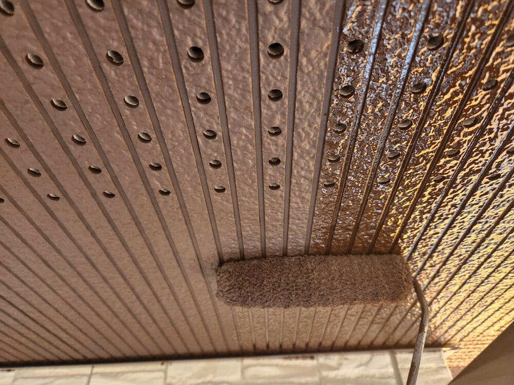 K様(亀山)軒天(上塗り) 亀山市で外壁塗装をリペイント匠が施工した写真