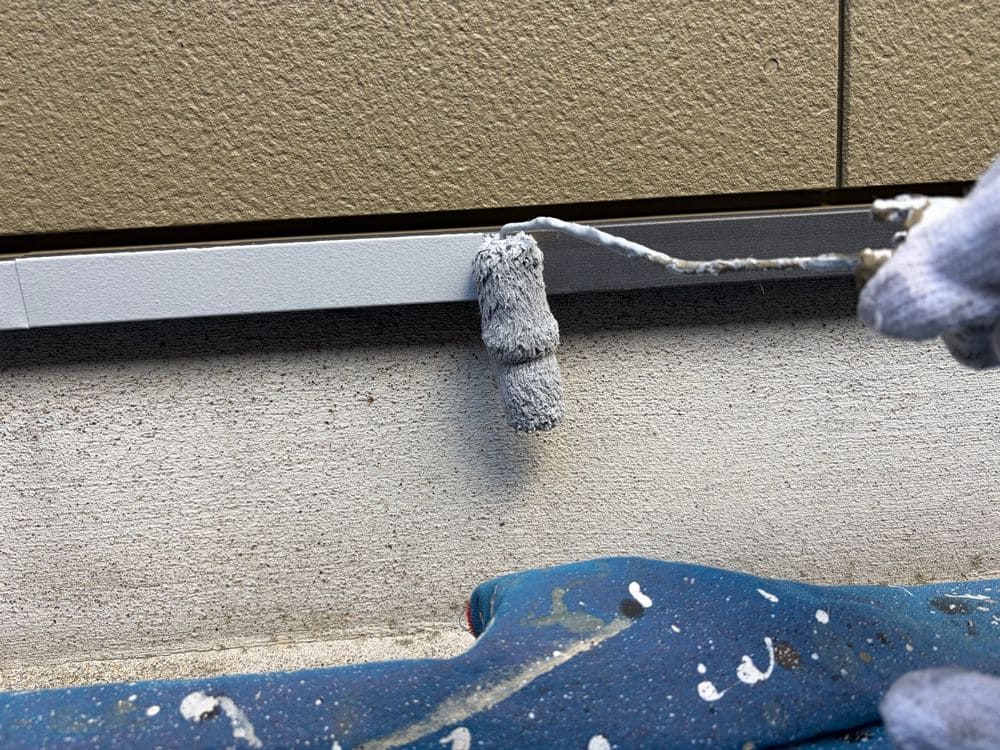 水切り(下塗り) 松阪市で外壁塗装と防水工事をリペイント匠が施工した写真