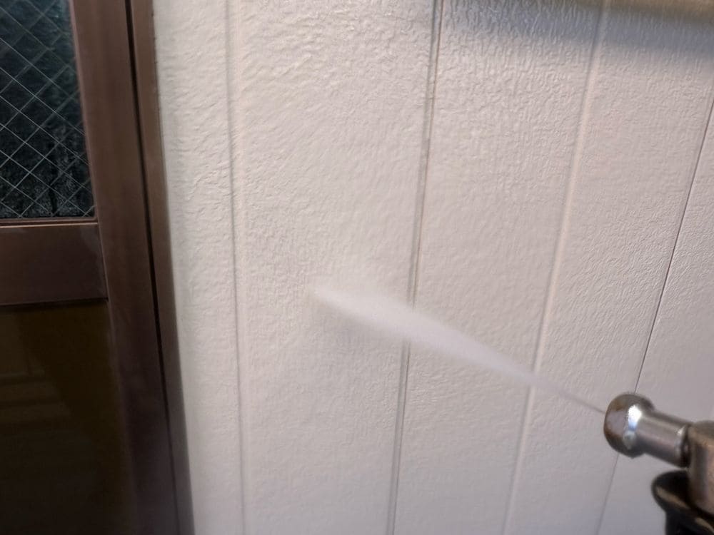 鈴鹿市_K様_高圧洗浄(外壁) 鈴鹿市の外壁塗装、屋根塗装、防水工事をリペイント匠が施工した写真