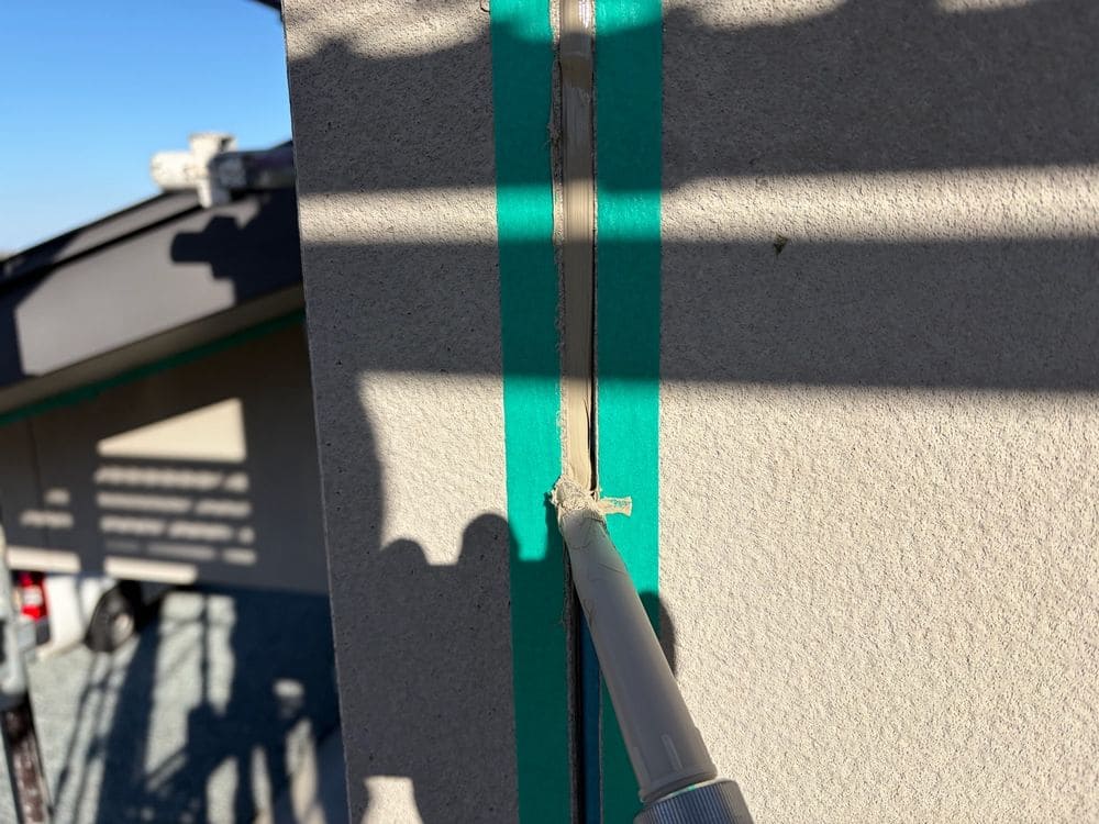 シール(打設目地) 松阪市で外壁塗装と防水工事をリペイント匠が施工した写真