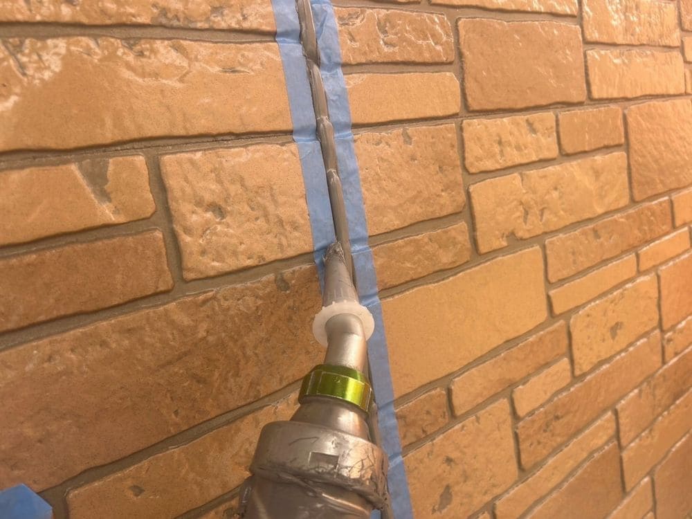 鈴鹿市_S様_シール(打設目地) 鈴鹿市の外壁塗装、防水工事をリペイント匠が施工した写真