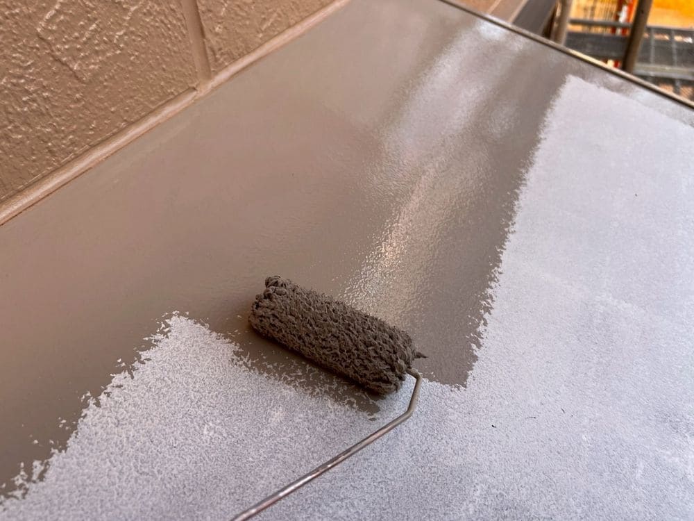 津市久居 H様庇中塗り 津市の外壁塗装をリペイント匠が施工した写真