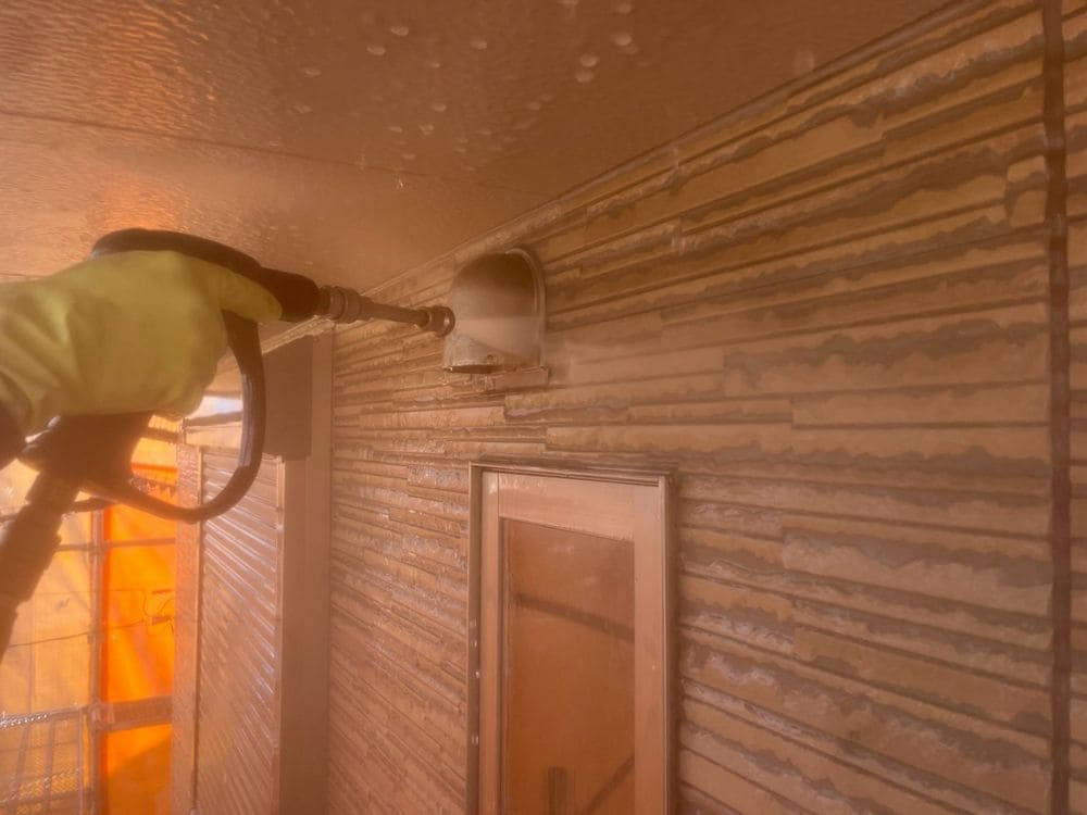 鈴鹿市_S様_高圧洗浄(外壁) 鈴鹿市の外壁塗装、防水工事をリペイント匠が施工した写真