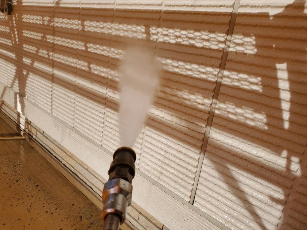 四日市市の外壁・屋根塗装をリペイント匠が施工した写真