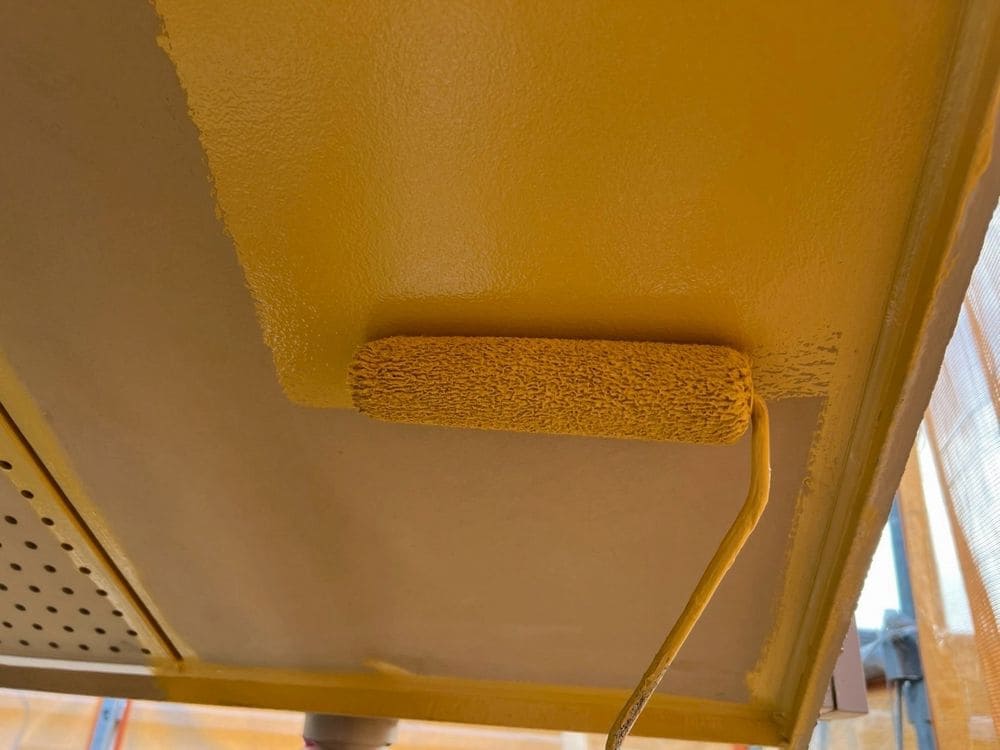 津市久居 H様軒天中塗り 津市の外壁塗装をリペイント匠が施工した写真